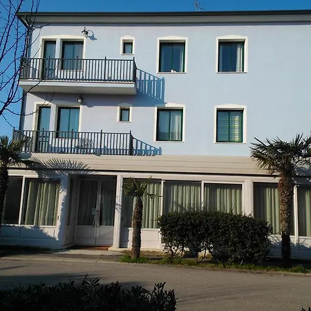 Ξενοδοχείο Oasis *