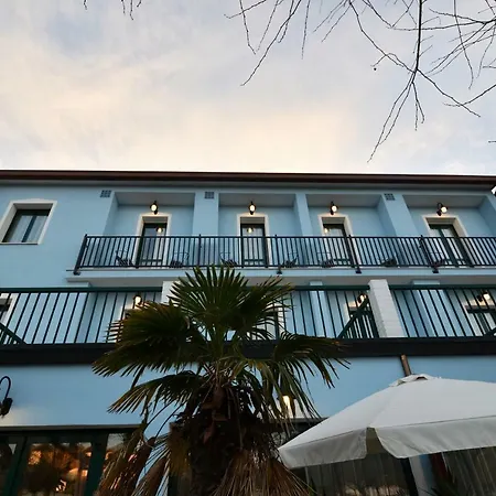 Oasis Ξενοδοχείο *