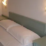 Hotel Oasis *