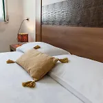 Oasis Hotel *