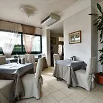 Oasis Hotel