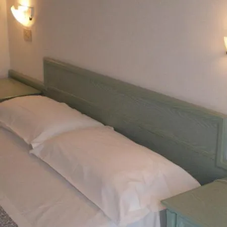 Hotel Oasis *