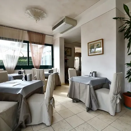 Oasis Hotel