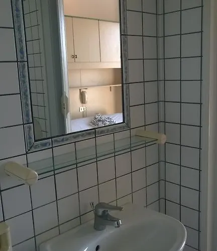 绿洲酒店 * 马里纳－迪拉文纳