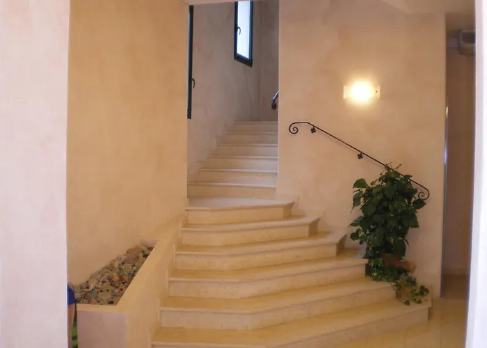 绿洲酒店 马里纳－迪拉文纳